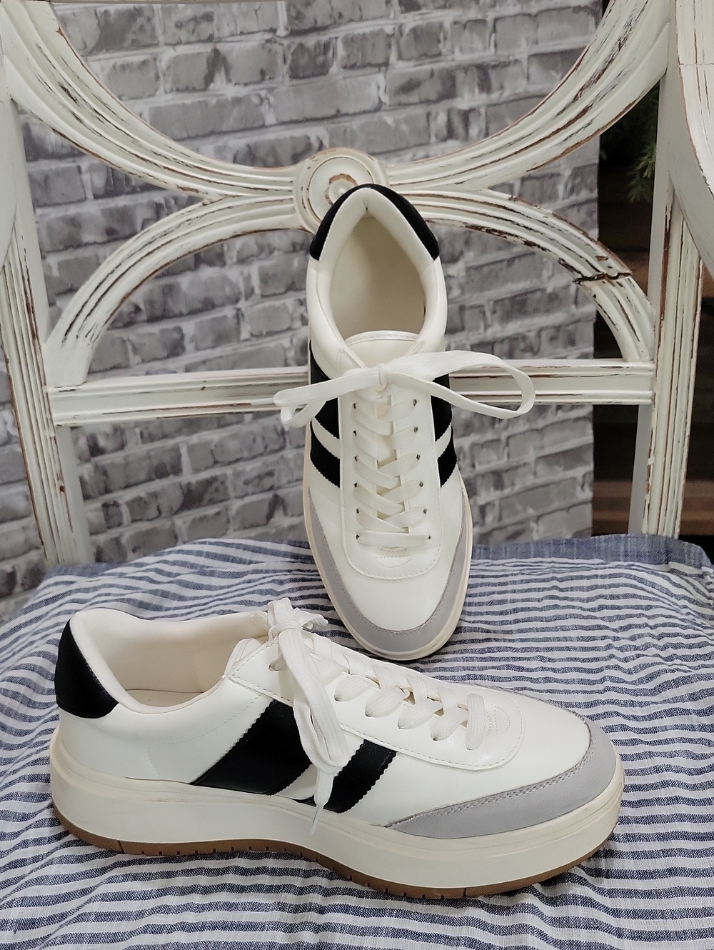 Madden Girl Navida By Steve Madden White & Black Platform Sneakers 9.5 Shoes -